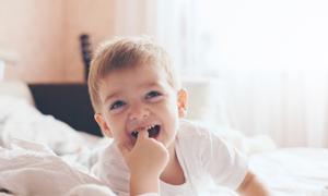 小孩睡觉磨牙是什么原因